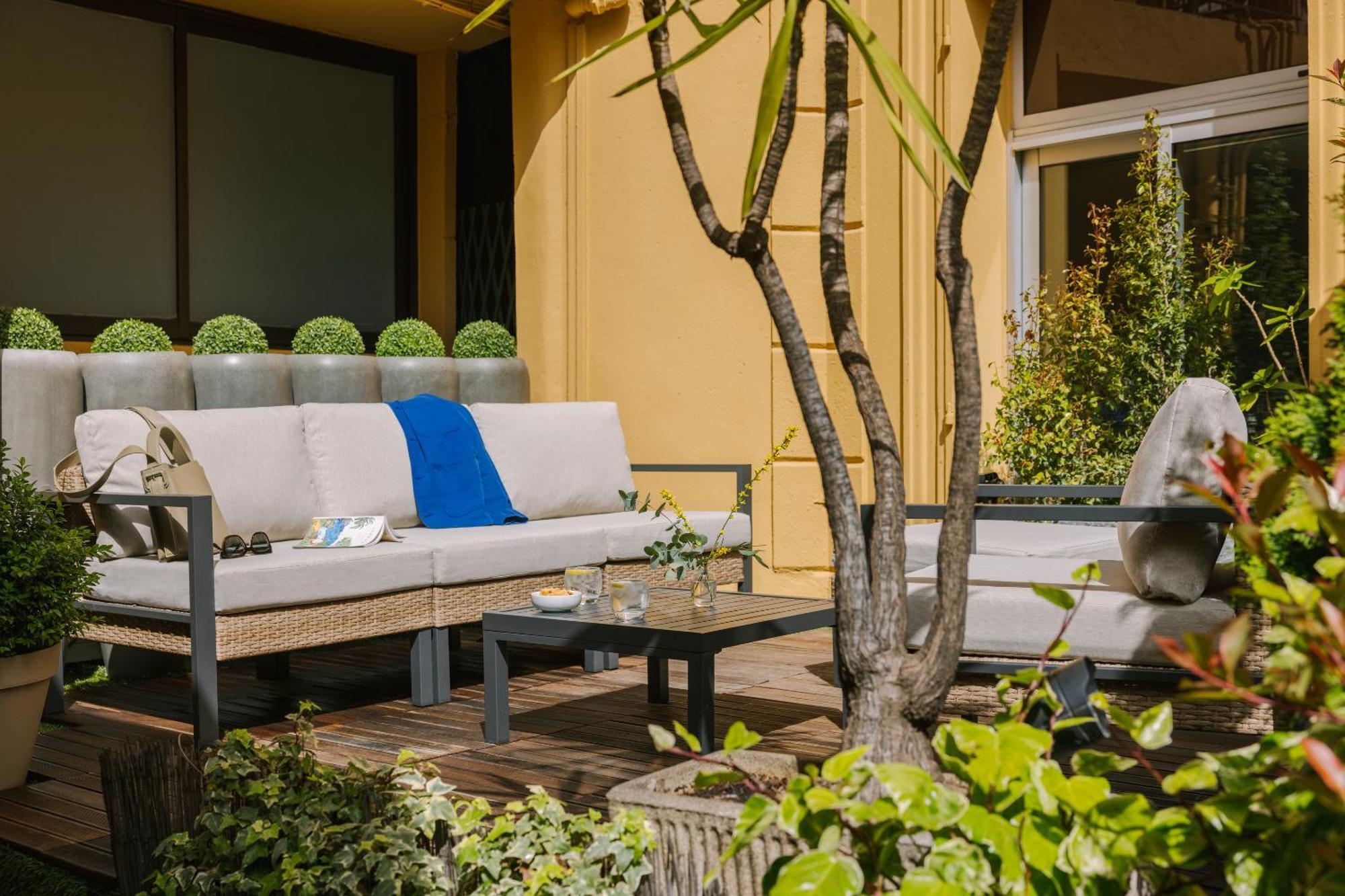 Yelo Lumiere Powered By Sonder Hotel คานส์ ภายนอก รูปภาพ