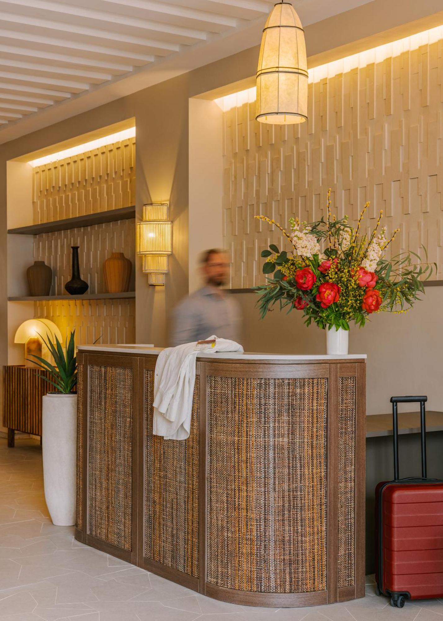 Yelo Lumiere Powered By Sonder Hotel คานส์ ภายนอก รูปภาพ