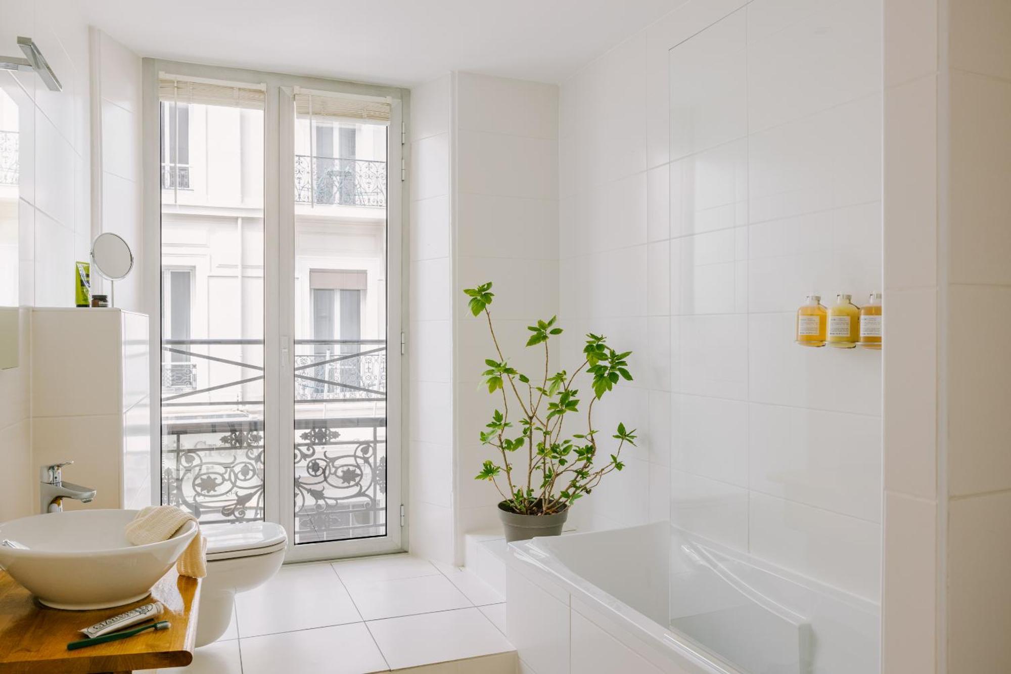 Yelo Lumiere Powered By Sonder Hotel คานส์ ภายนอก รูปภาพ